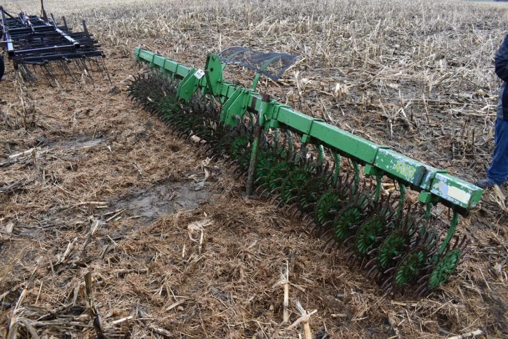 Image of John Deere 400 Image 0