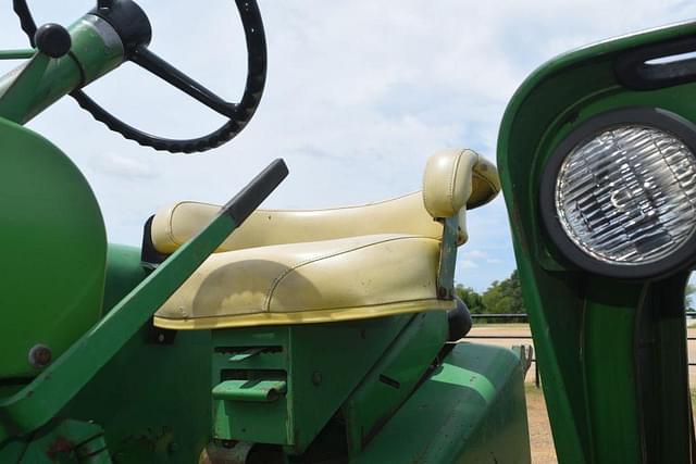 Image of John Deere 4010 equipment image 4