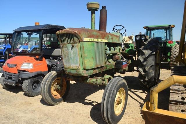 Image of John Deere 4010 equipment image 1