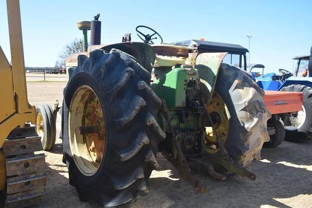 Image of John Deere 4010 equipment image 2