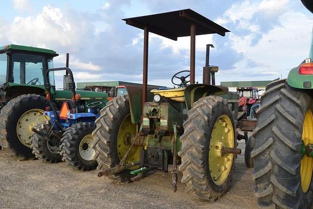 Image of John Deere 4010 equipment image 2