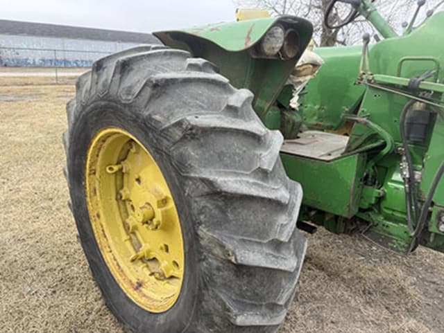 Image of John Deere 4010 equipment image 4