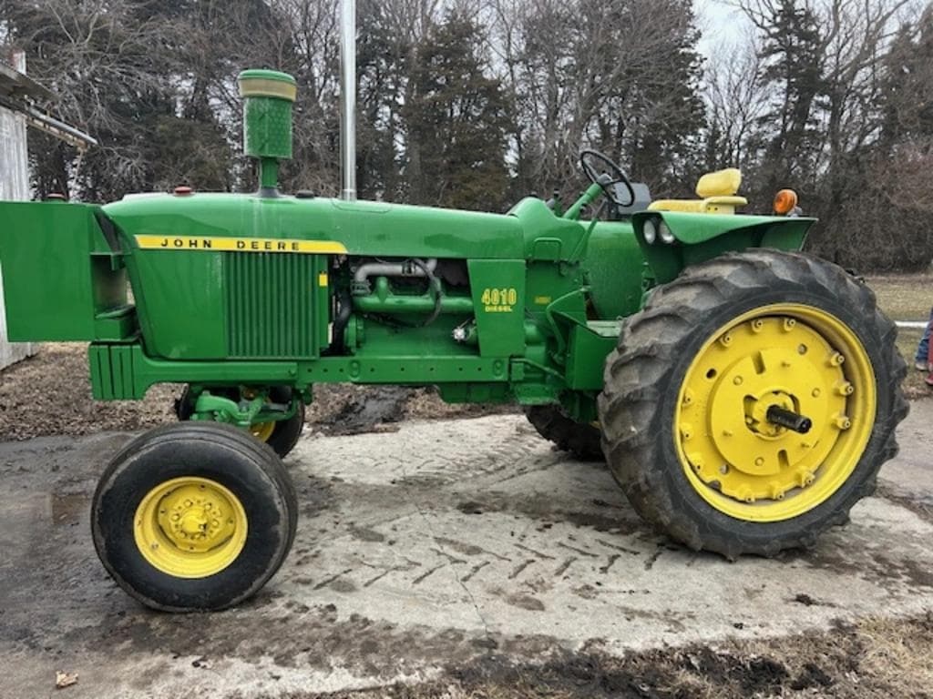 Image of John Deere 4010 Image 1