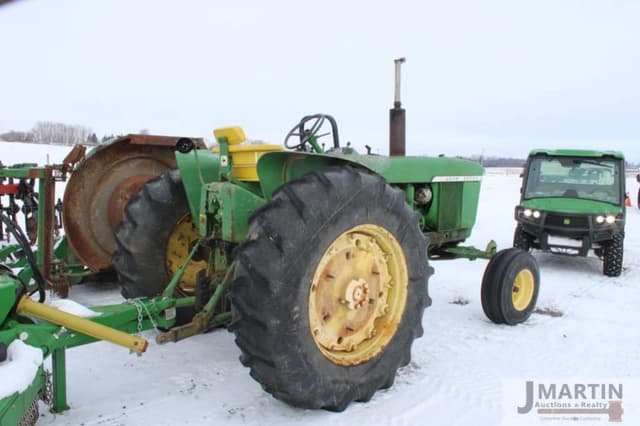 Image of John Deere 4010 equipment image 2