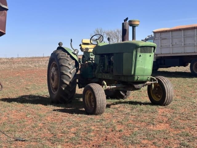 Image of John Deere 4010 equipment image 3