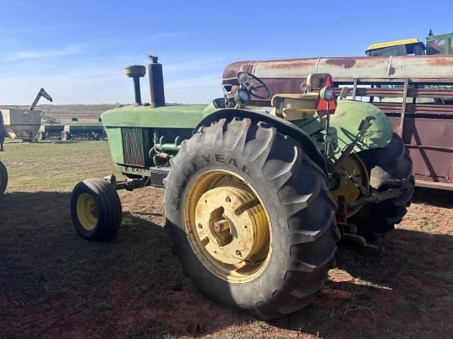 Image of John Deere 4010 equipment image 2