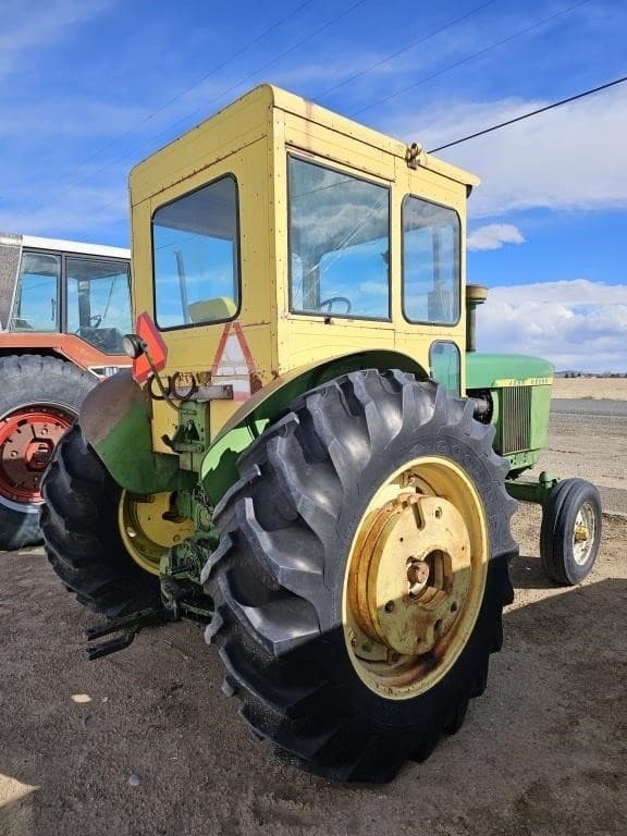 Image of John Deere 4010 equipment image 3