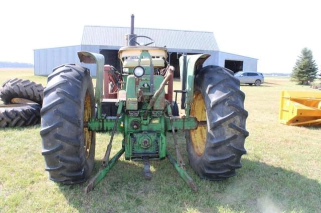Image of John Deere 4010 equipment image 4