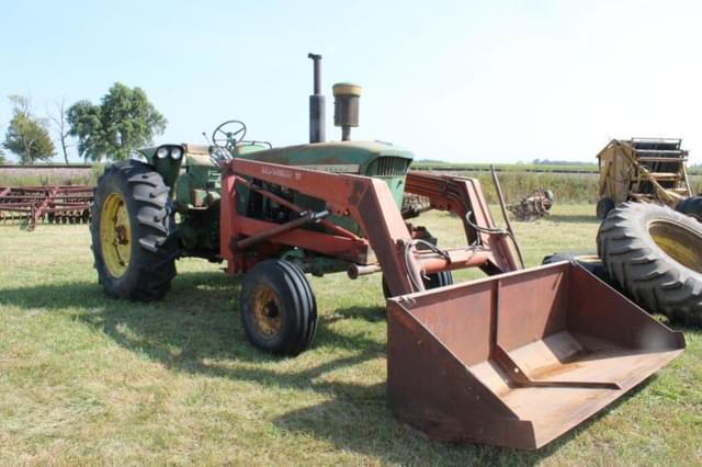 Image of John Deere 4010 equipment image 1