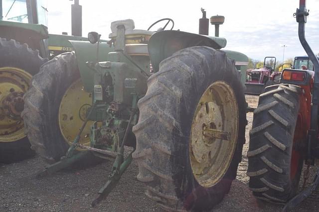 Image of John Deere 4020 equipment image 2