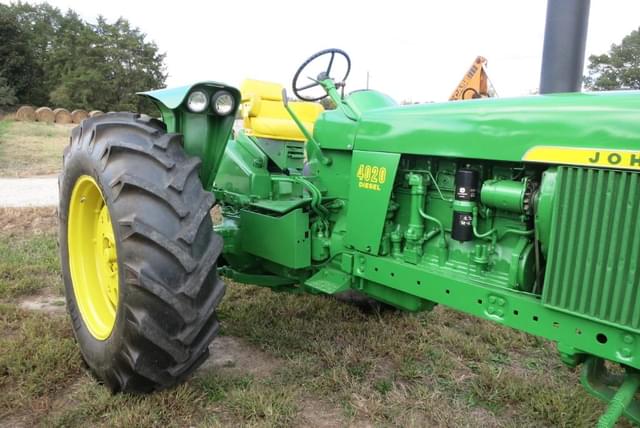 Image of John Deere 4020 equipment image 3