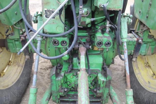 Image of John Deere 4020 equipment image 4
