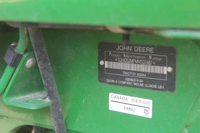 Image of John Deere 4052M equipment image 4