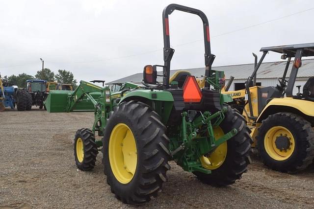 Image of John Deere 4066R equipment image 1