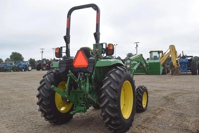 Image of John Deere 4066R equipment image 2
