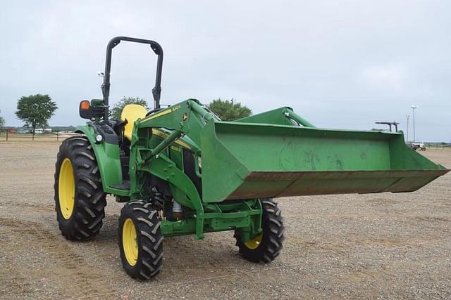 Image of John Deere 4066R equipment image 3