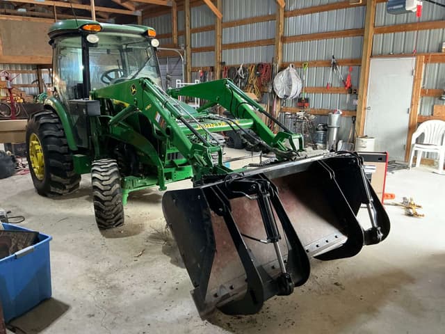 Image of John Deere 4066R equipment image 1