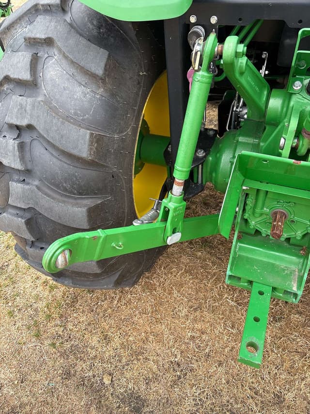 Image of John Deere 4066R equipment image 4