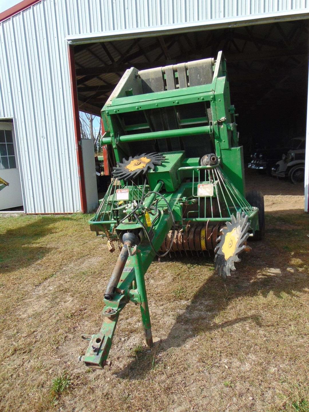 Image of John Deere 410 Image 1