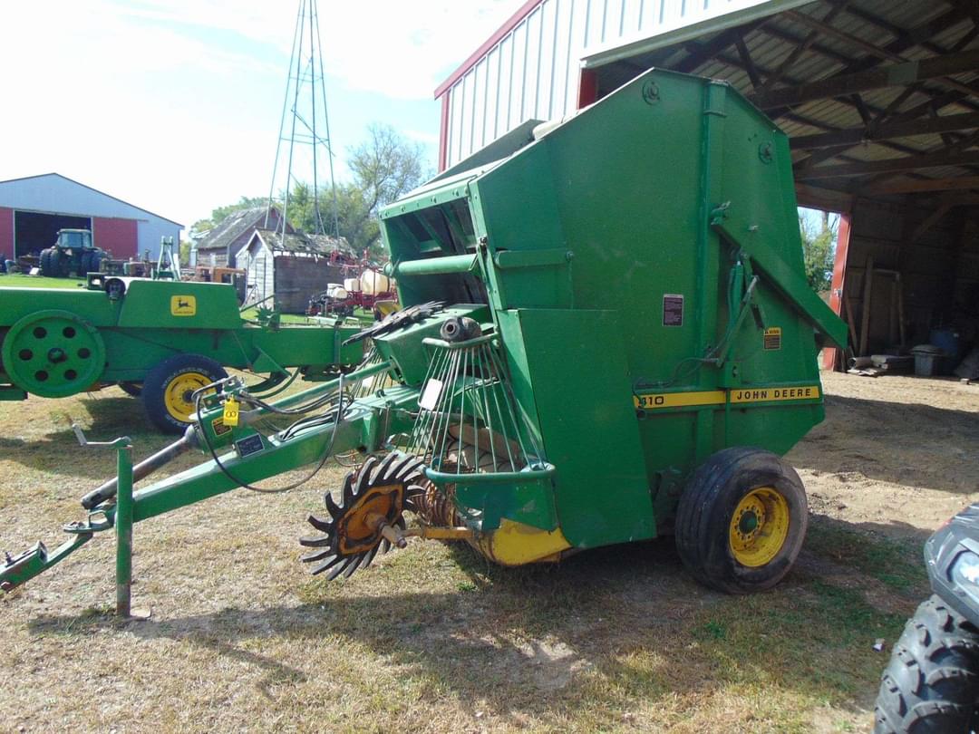 Image of John Deere 410 Image 0