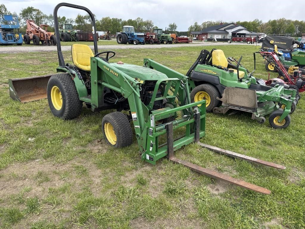 John Deere 4100 Equipment Image0