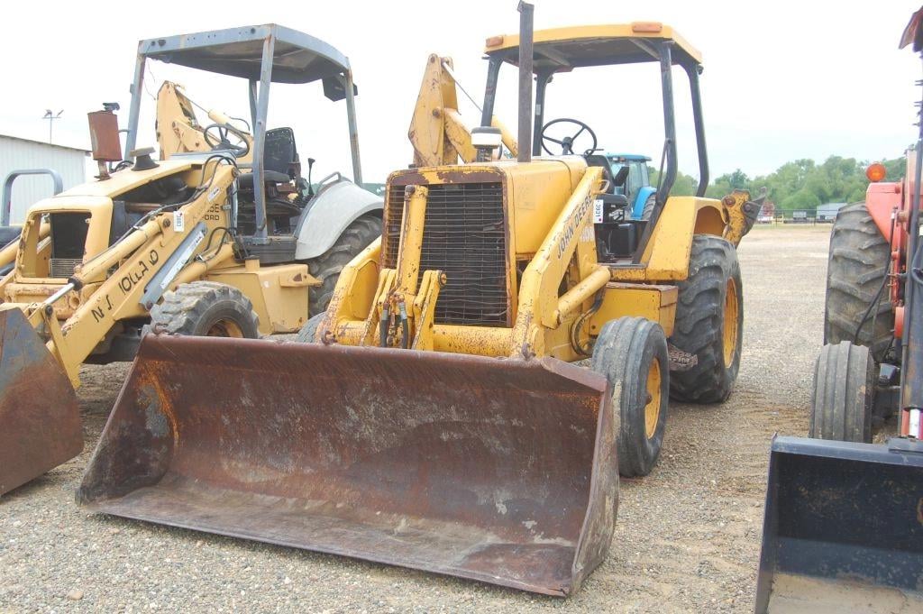 SOLD - 1983 John Deere 410B Lot No. 3931 Construction with --- Hrs ...