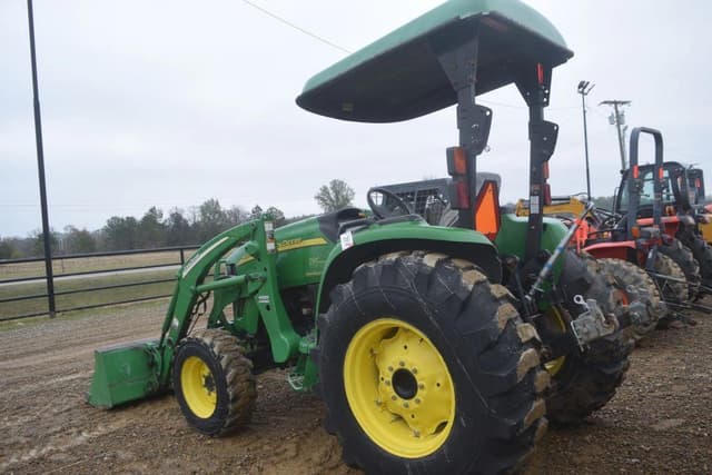 Image of John Deere 4120 equipment image 1