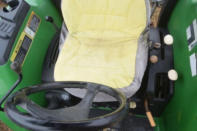 Image of John Deere 4120 equipment image 4