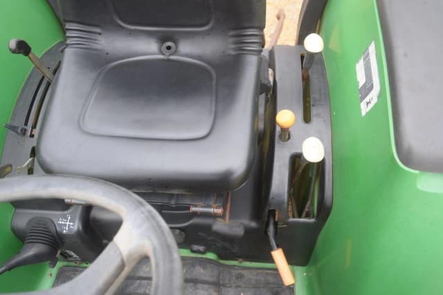 Image of John Deere 4120 equipment image 4