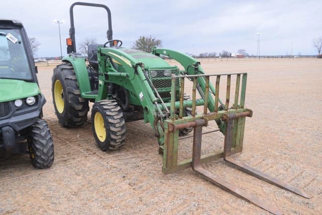 Image of John Deere 4120 equipment image 3