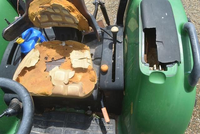 Image of John Deere 4120 equipment image 4