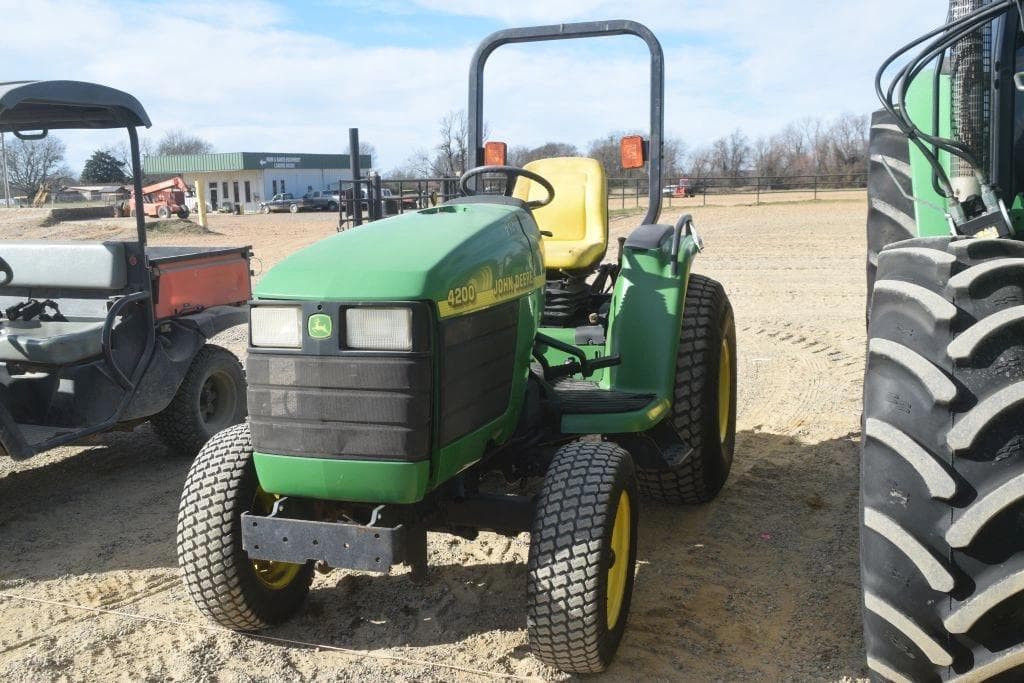 Image of John Deere 4200 Primary image