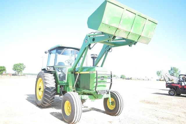 Image of John Deere 4230 equipment image 3