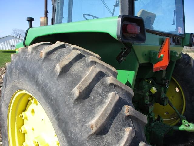 Image of John Deere 4230 equipment image 3