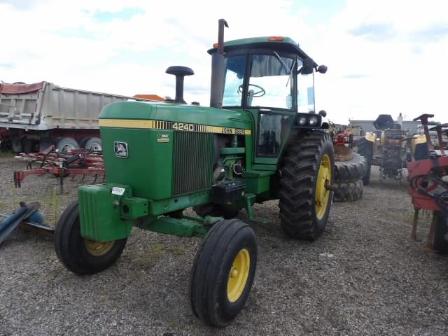 Image of John Deere 4240 equipment image 1