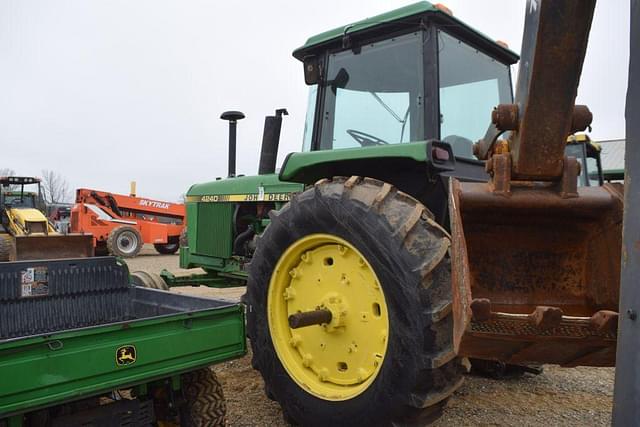 Image of John Deere 4240 equipment image 1