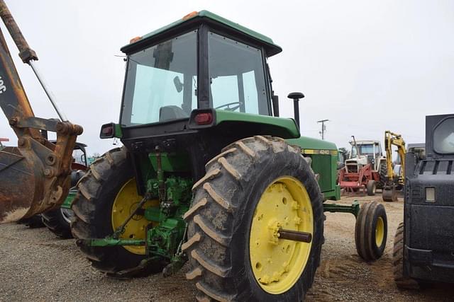 Image of John Deere 4240 equipment image 2