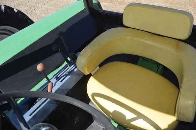 Image of John Deere 4240 equipment image 4