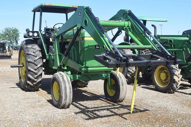Image of John Deere 4240 equipment image 3