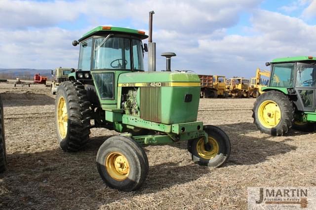 Image of John Deere 4240 equipment image 1