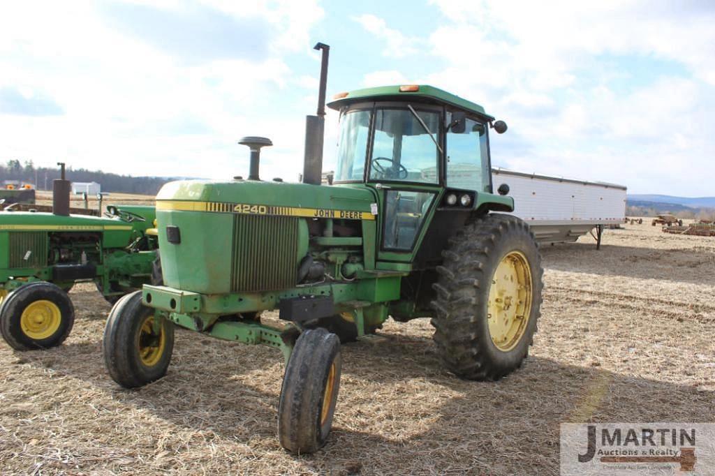 Image of John Deere 4240 Primary image