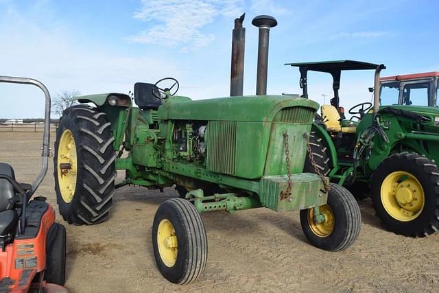 Image of John Deere 4320 equipment image 3