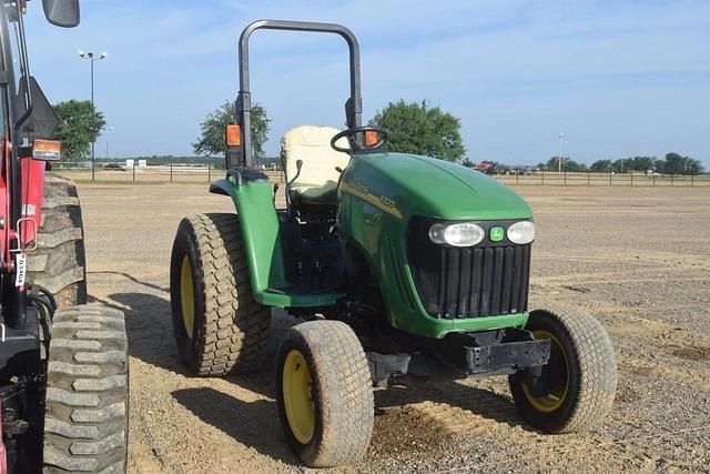 Image of John Deere 4320 equipment image 3
