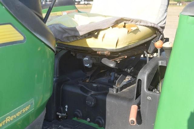 Image of John Deere 4320 equipment image 4