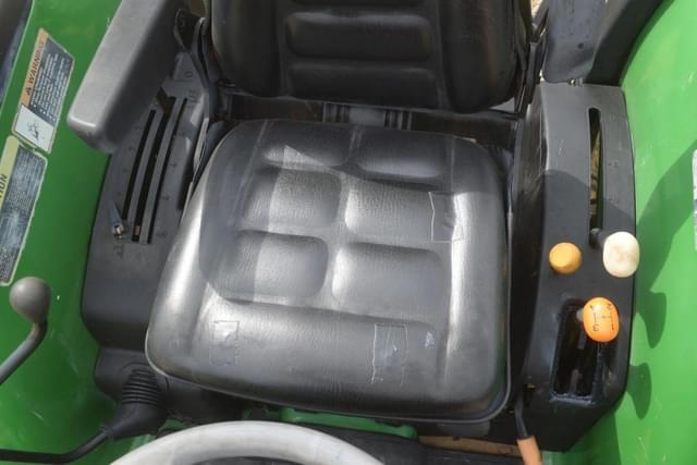Image of John Deere 4320 equipment image 4