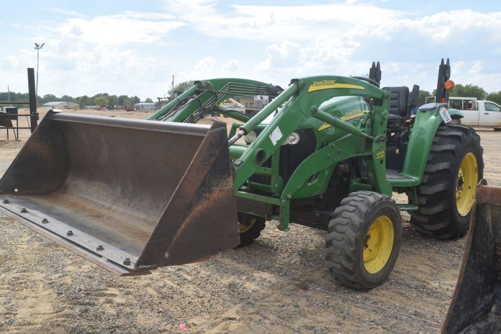 John Deere 4320 Equipment Image0