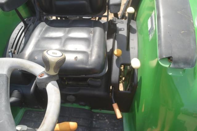 Image of John Deere 4320 equipment image 4
