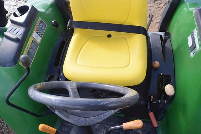 Image of John Deere 4320 equipment image 4