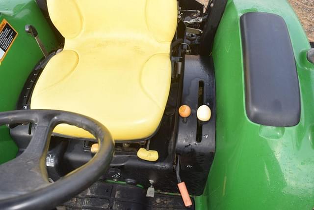 Image of John Deere 4320 equipment image 4