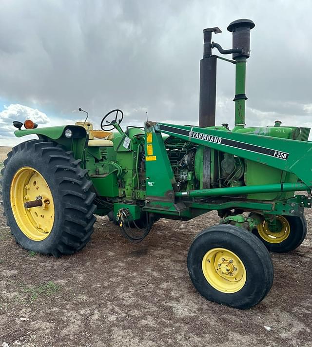 Image of John Deere 4320 equipment image 2